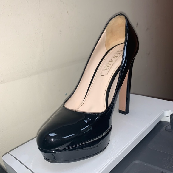 Prada shoes - Picture 2 of 3